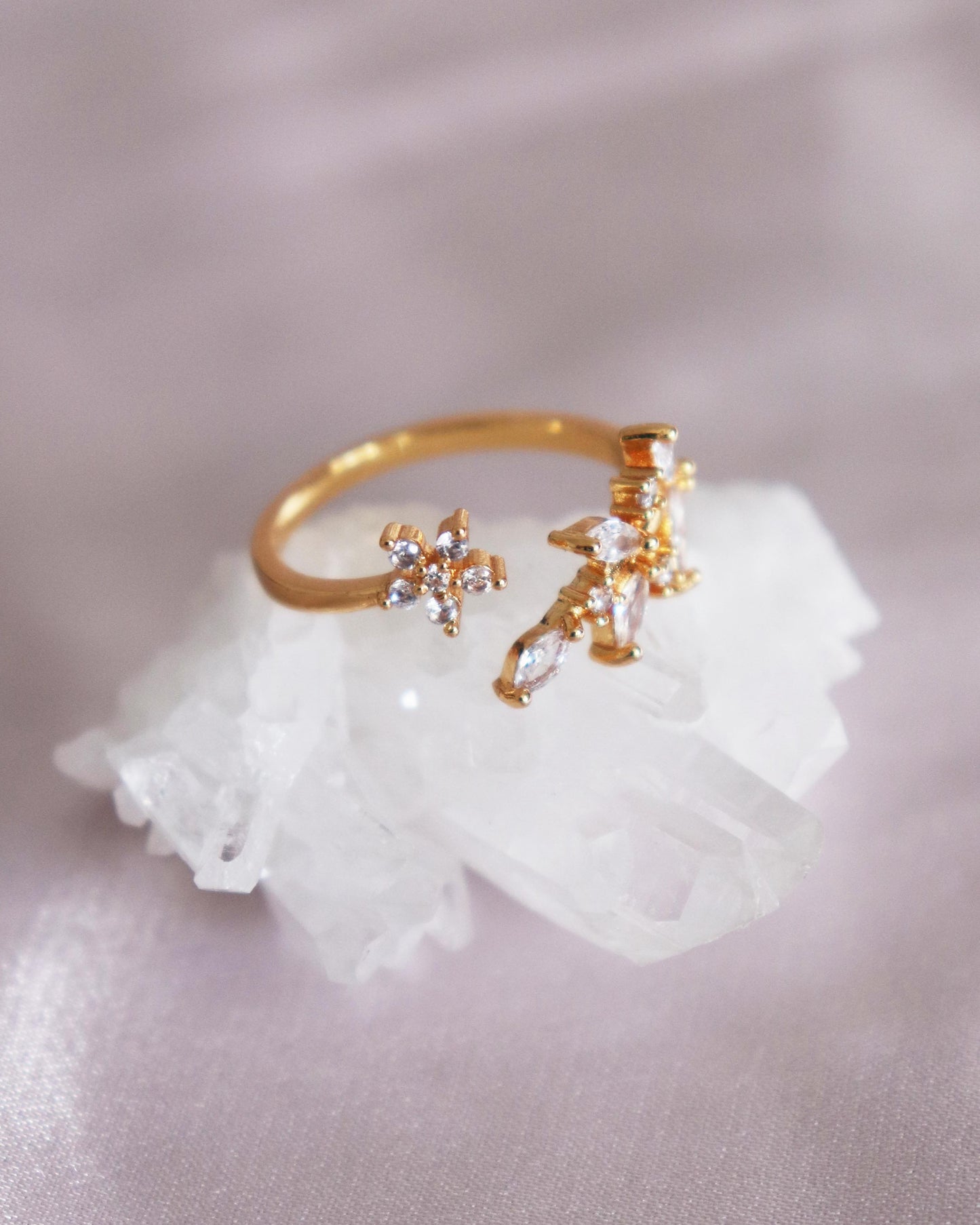 Willora flower leaf ring