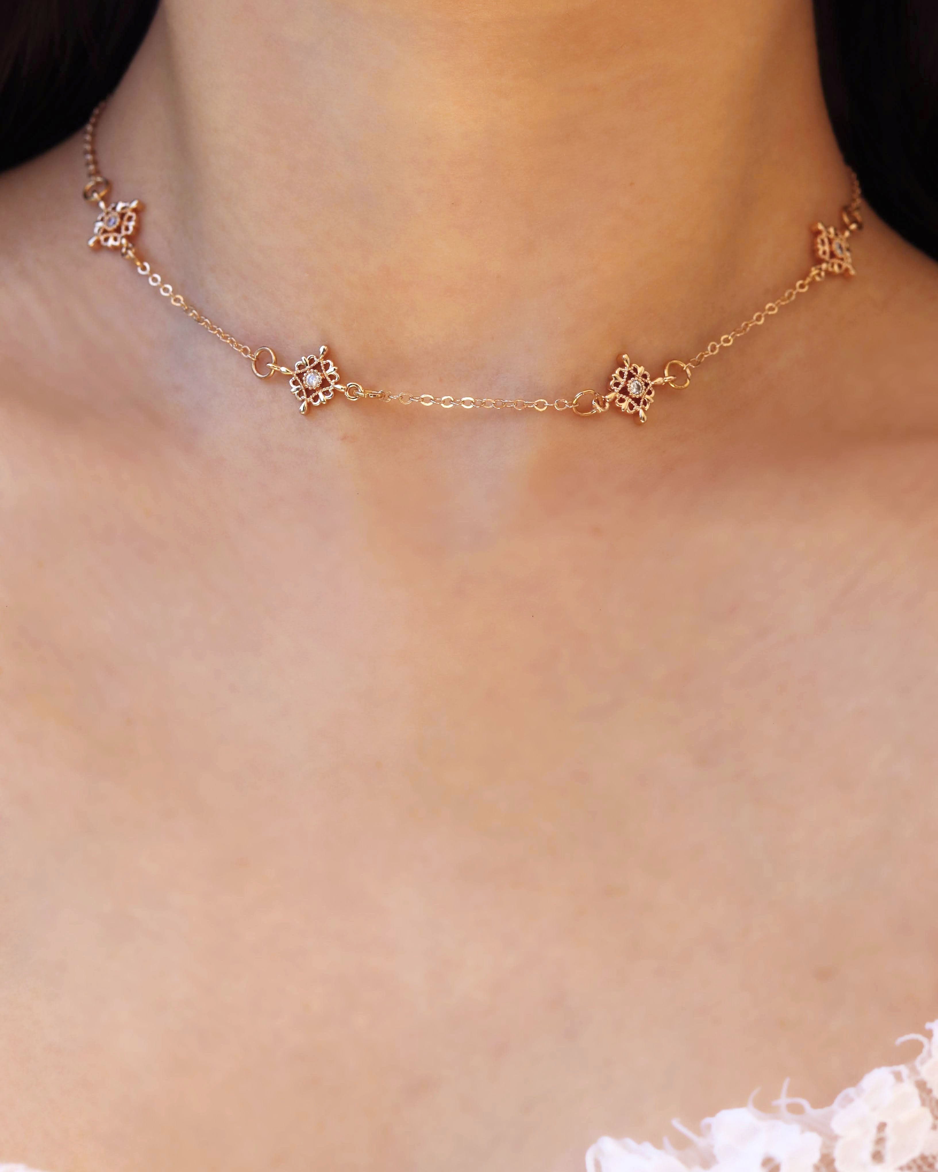 Elegant choker 2025